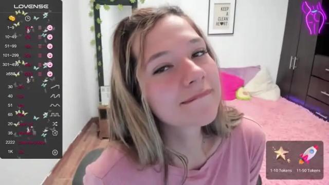 Image 10 of emily_lovely5 Stream on Chaturbate on 19 months ago