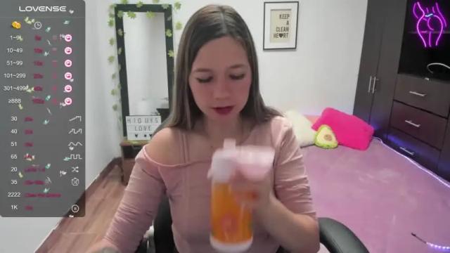 Image 6 of emily_lovely5 Stream on Chaturbate on 19 months ago
