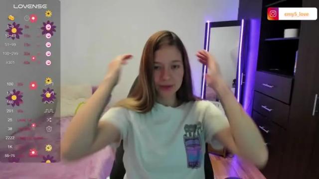 Image 4 of emily_lovely5 Stream on Chaturbate on 23 months ago