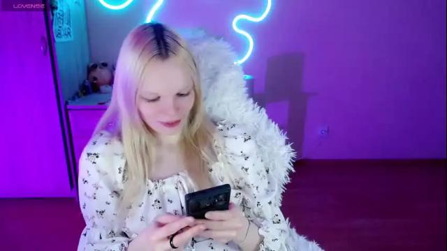 Image 12 of emily_nyaffe Stream on Chaturbate on 1 month ago
