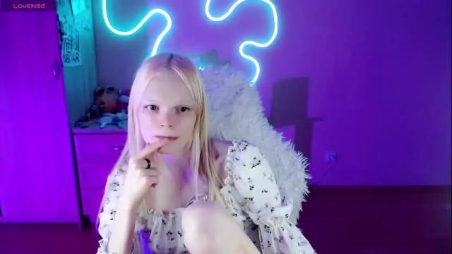 Image 2 of emily_nyaffe Stream on Chaturbate on 1 month ago