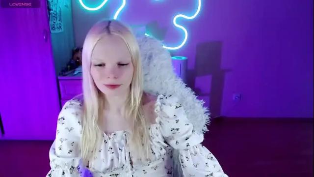 Image 2 of emily_nyaffe Stream on Chaturbate on 1 month ago