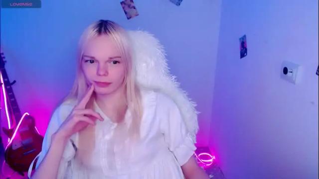Image 2 of emily_nyaffe Stream on Chaturbate on 1 month ago