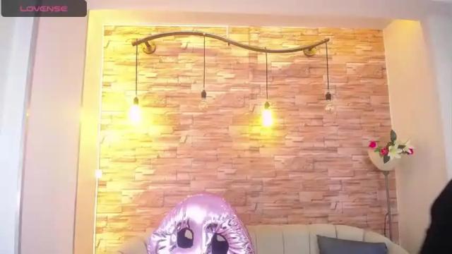 Image 3 of emily_roberts_b Stream on Chaturbate on 19 months ago