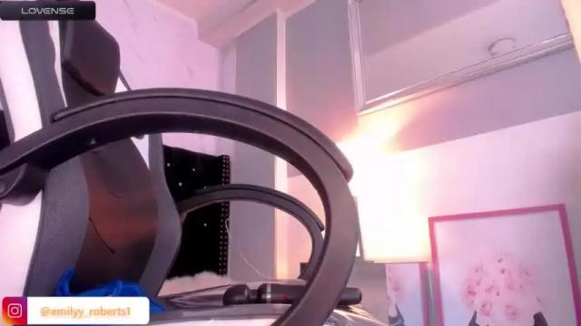 Image 6 of emily_roberts_b Stream on Chaturbate on 19 months ago