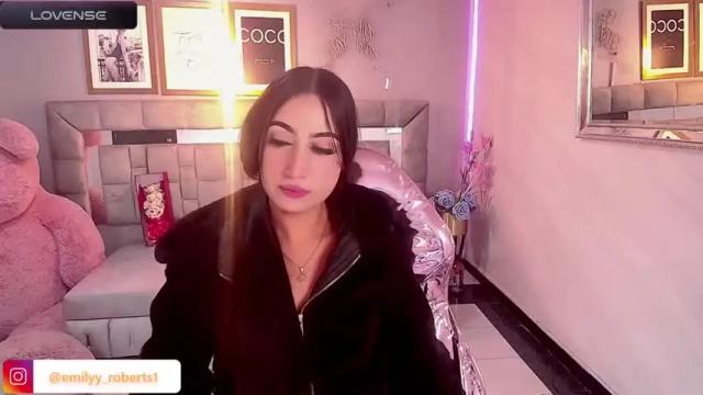 Image 12 of emily_roberts_b Stream on Chaturbate on 19 months ago