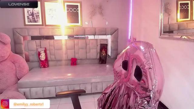 Image 3 of emily_roberts_b Stream on Chaturbate on 19 months ago