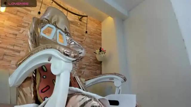 Image 2 of emily_roberts_b Stream on Chaturbate on 18 months ago