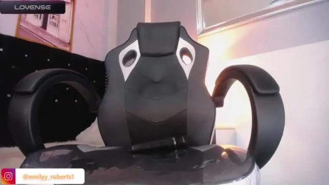 Image 11 of emily_roberts_b Stream on Chaturbate on 18 months ago