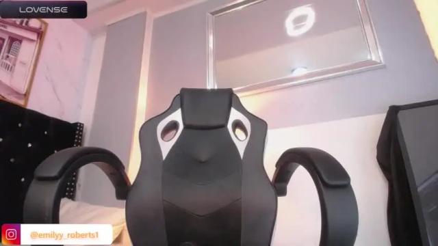 Image 2 of emily_roberts_b Stream on Chaturbate on 18 months ago