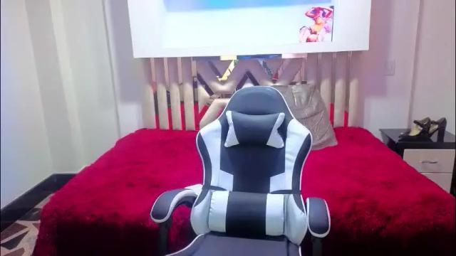 Image 2 of emily_rosse04 Stream on Chaturbate on 28 days ago