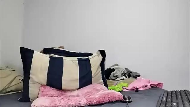 Image 2 of emily_rousxxx Stream on Chaturbate on 1 day ago