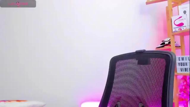 Image 8 of emily_sanderss1 Stream on Chaturbate on 1 month ago