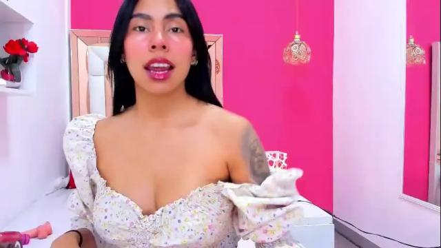 Image 2 of emily_sexy3 Stream on Chaturbate on 15 days ago