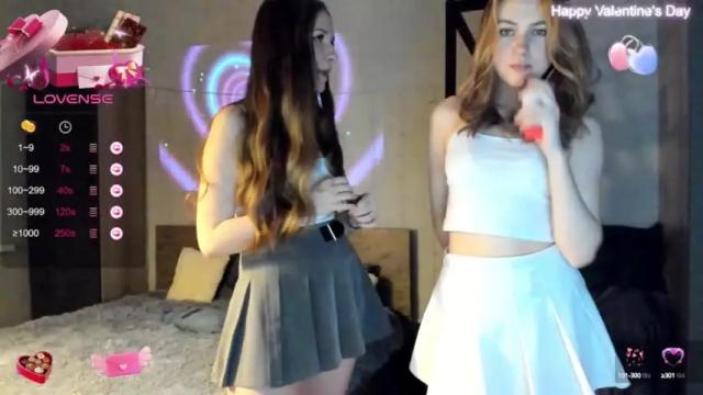 Image 3 of emily_siu Stream on Chaturbate on 15 months ago