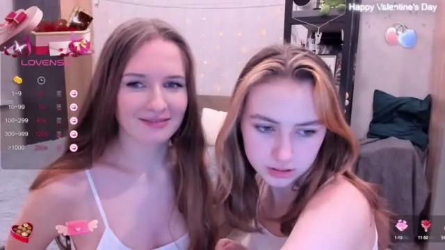 Image 12 of emily_siu Stream on Chaturbate on 15 months ago