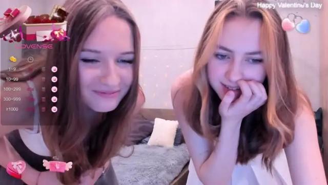 Image 2 of emily_siu Stream on Chaturbate on 15 months ago