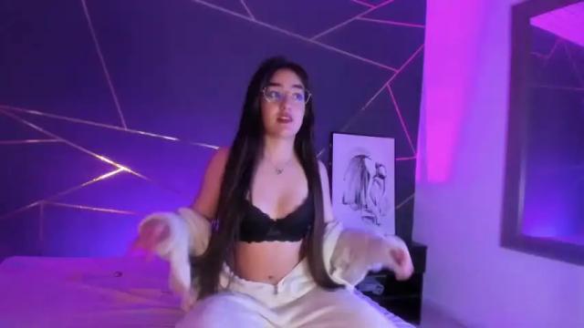 Image 3 of emily_sophiia Stream on Chaturbate on 17 months ago