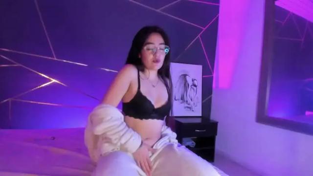 Image 8 of emily_sophiia Stream on Chaturbate on 17 months ago