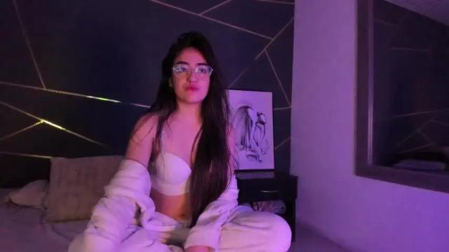 Image 2 of emily_sophiia Stream on Chaturbate on 17 months ago