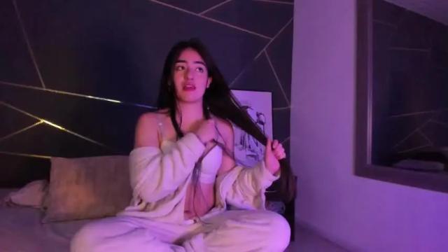 Image 3 of emily_sophiia Stream on Chaturbate on 17 months ago