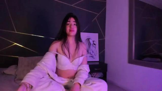 Image 7 of emily_sophiia Stream on Chaturbate on 17 months ago