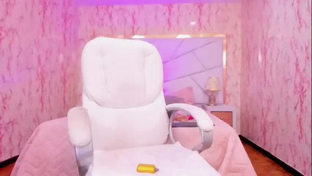 Image 7 of emily_submissive Stream on Chaturbate on 7 months ago