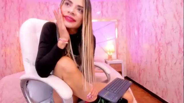 Image 10 of emily_submissive Stream on Chaturbate on 2 days ago