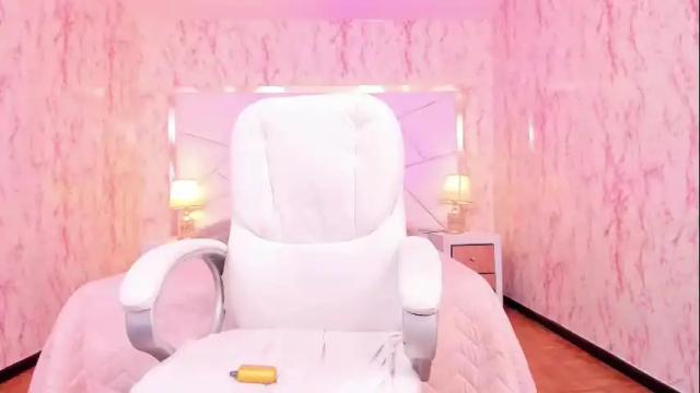 Image 4 of emily_submissive Stream on Chaturbate on 6 months ago