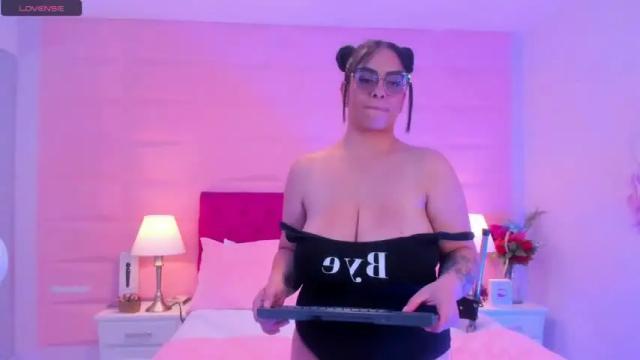 Image 10 of emily_vausse Stream on Chaturbate on 15 months ago