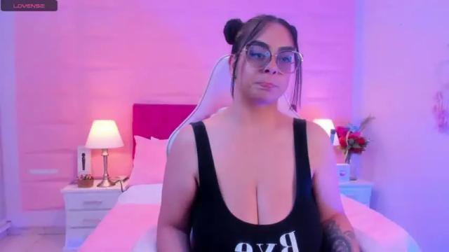 Image 3 of emily_vausse Stream on Chaturbate on 15 months ago