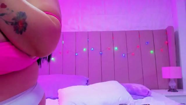 Image 12 of emily_vausse Stream on Chaturbate on 15 months ago