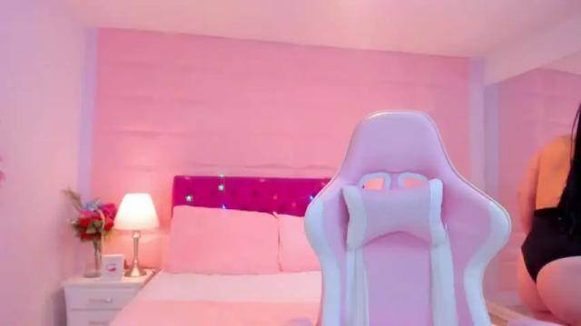 Image 12 of emily_vausse Stream on Chaturbate on 15 months ago