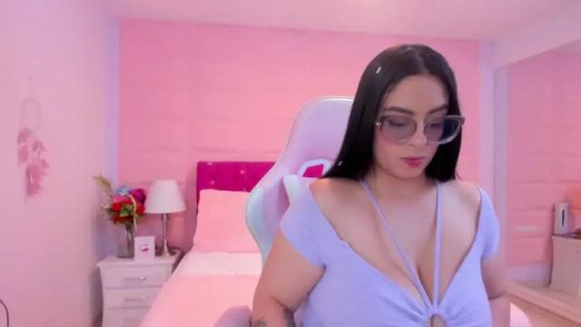 Image 3 of emily_vausse Stream on Chaturbate on 15 months ago