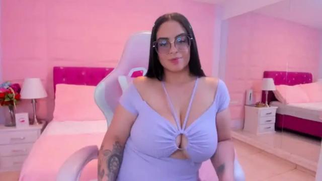 Image 4 of emily_vausse Stream on Chaturbate on 15 months ago