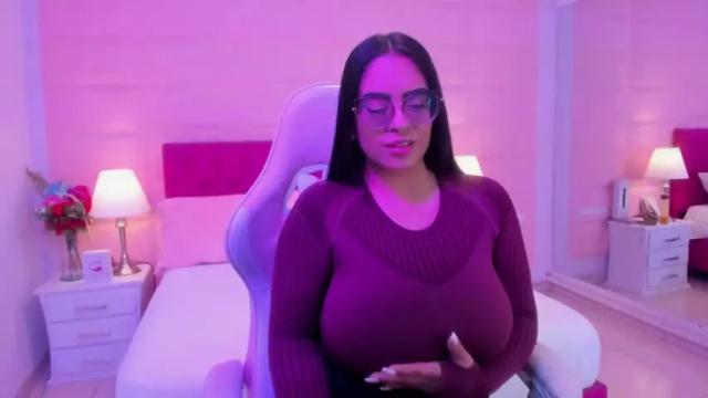 Image 2 of emily_vausse Stream on Chaturbate on 15 months ago