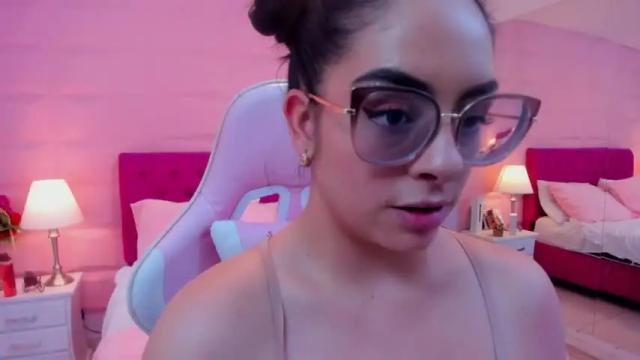 Image 3 of emily_vausse Stream on Chaturbate on 15 months ago
