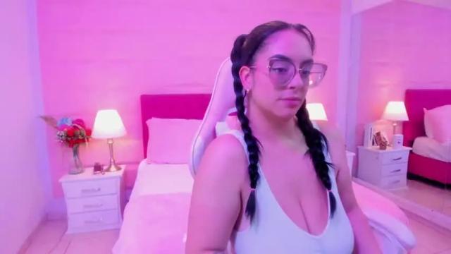 Image 2 of emily_vausse Stream on Chaturbate on 15 months ago