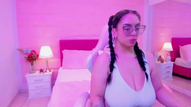 Image 3 of emily_vausse Stream on Chaturbate on 15 months ago
