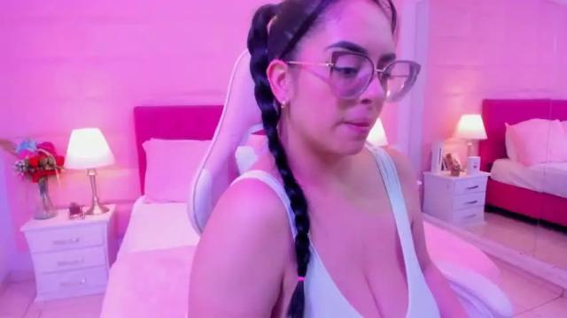 Image 8 of emily_vausse Stream on Chaturbate on 15 months ago