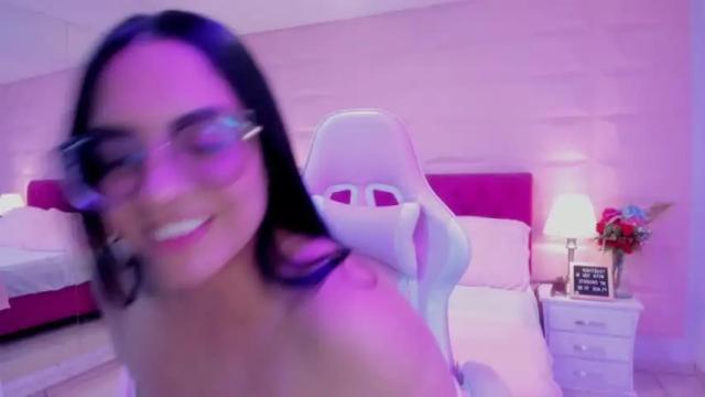 Image 7 of emily_vausse Stream on Chaturbate on 14 months ago