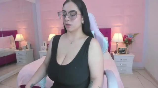 Image 11 of emily_vausse Stream on Chaturbate on 14 months ago