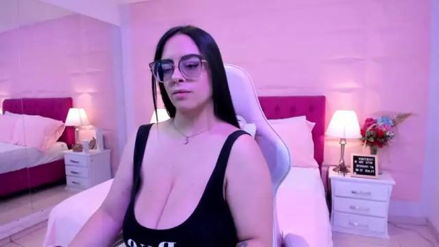 Image 4 of emily_vausse Stream on Chaturbate on 14 months ago