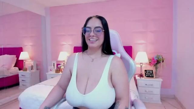 Image 11 of emily_vausse Stream on Chaturbate on 14 months ago