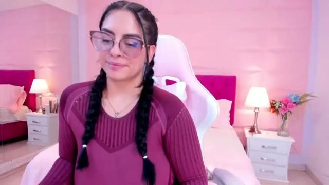 Image 11 of emily_vausse Stream on Chaturbate on 14 months ago