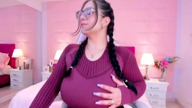 Image 4 of emily_vausse Stream on Chaturbate on 14 months ago