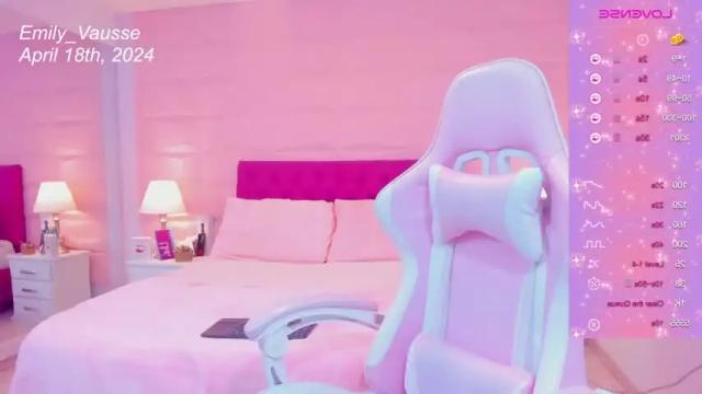 Image 12 of emily_vausse Stream on Chaturbate on 14 months ago