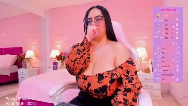 Image 12 of emily_vausse Stream on Chaturbate on 14 months ago