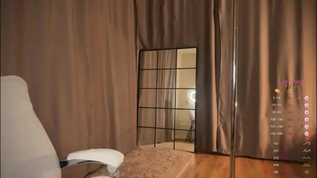 Image 10 of emily_w0w_ Stream on Chaturbate on 2 months ago