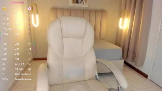 Image 3 of emily_walker2 Stream on Chaturbate on 2 months ago